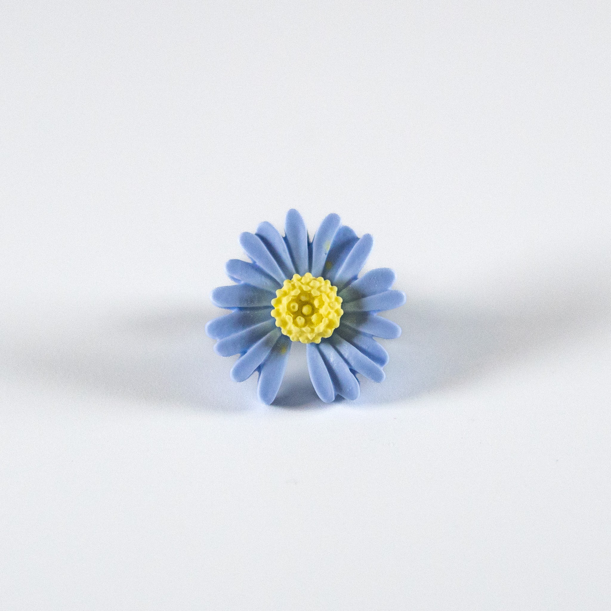 Daisy Charm (Blue)